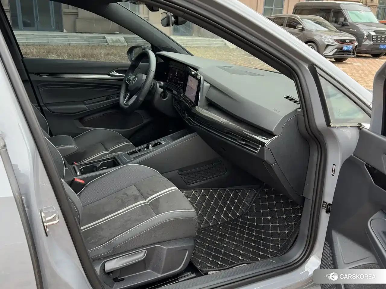 Volkswagen Golf 2023 Silver/gray из Китая, фото 4