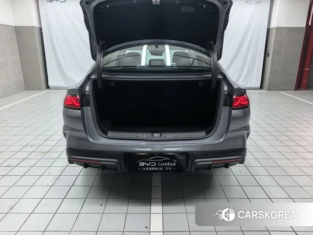 BYD Qin L DM 2025 Темно-серый из Китая, фото 4