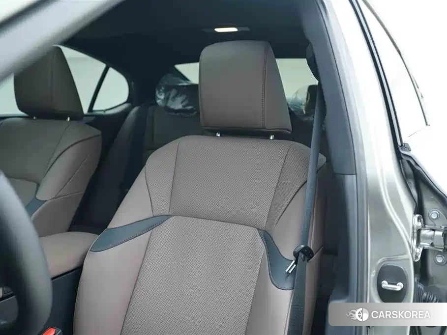 Lexus ES 2026 Silver/gray из Китая, фото 4