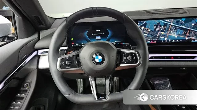 BMW 5 Series (G60) 2025 Светло-серебряный цвет из Кореи, фото 4