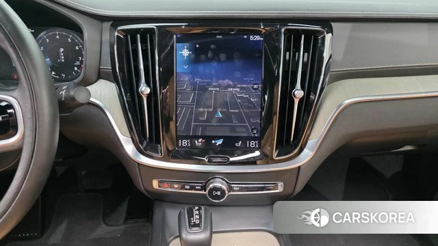 Volvo S60 3rd generation 2019 Белый из Кореи, фото 4