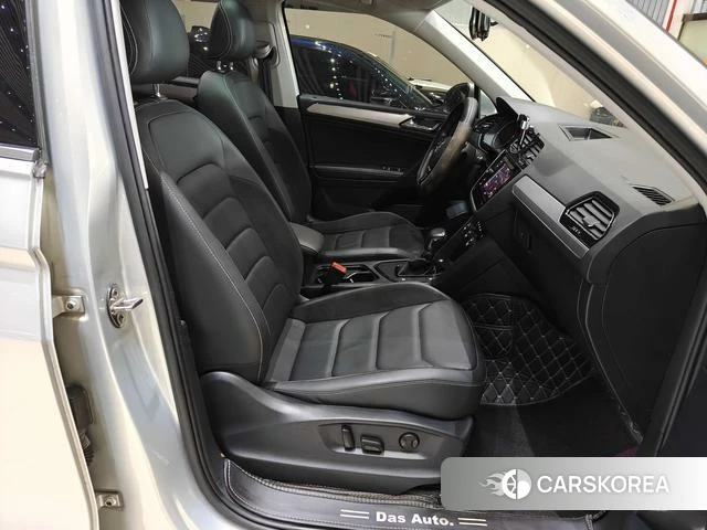 Volkswagen Tiguan L 2019 Серебристо-серый из Китая, фото 4