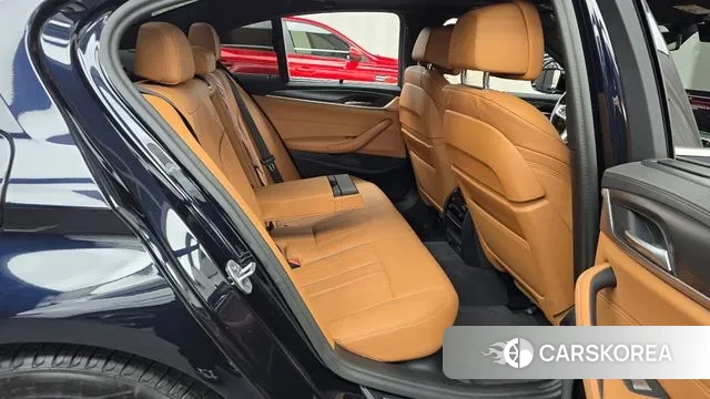 BMW 5 Series (G30) 2023 Черный из Кореи, фото 4