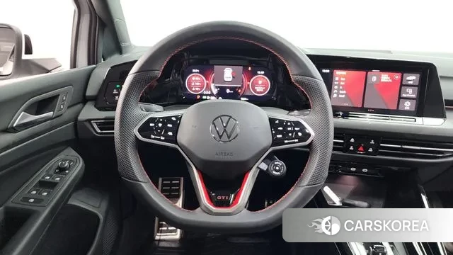 Volkswagen Golf 8th Generation 2024 Белый из Кореи, фото 4