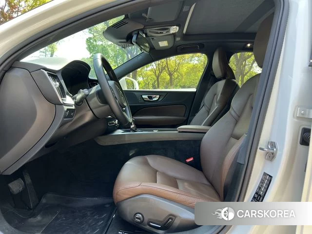 Volvo S60 2021 Белый из Китая, фото 4