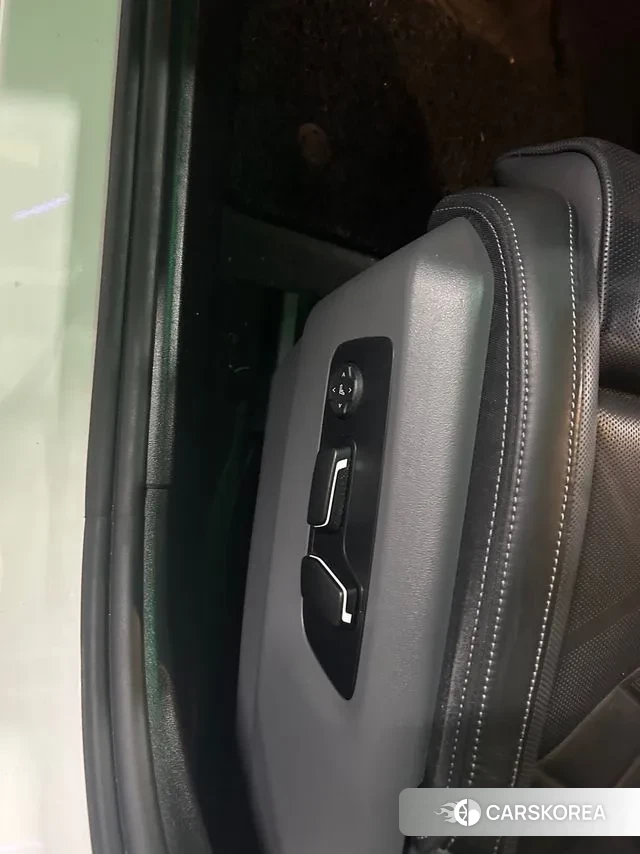 BMW 5 Series (G60) 2024 Белый из Кореи, фото 4