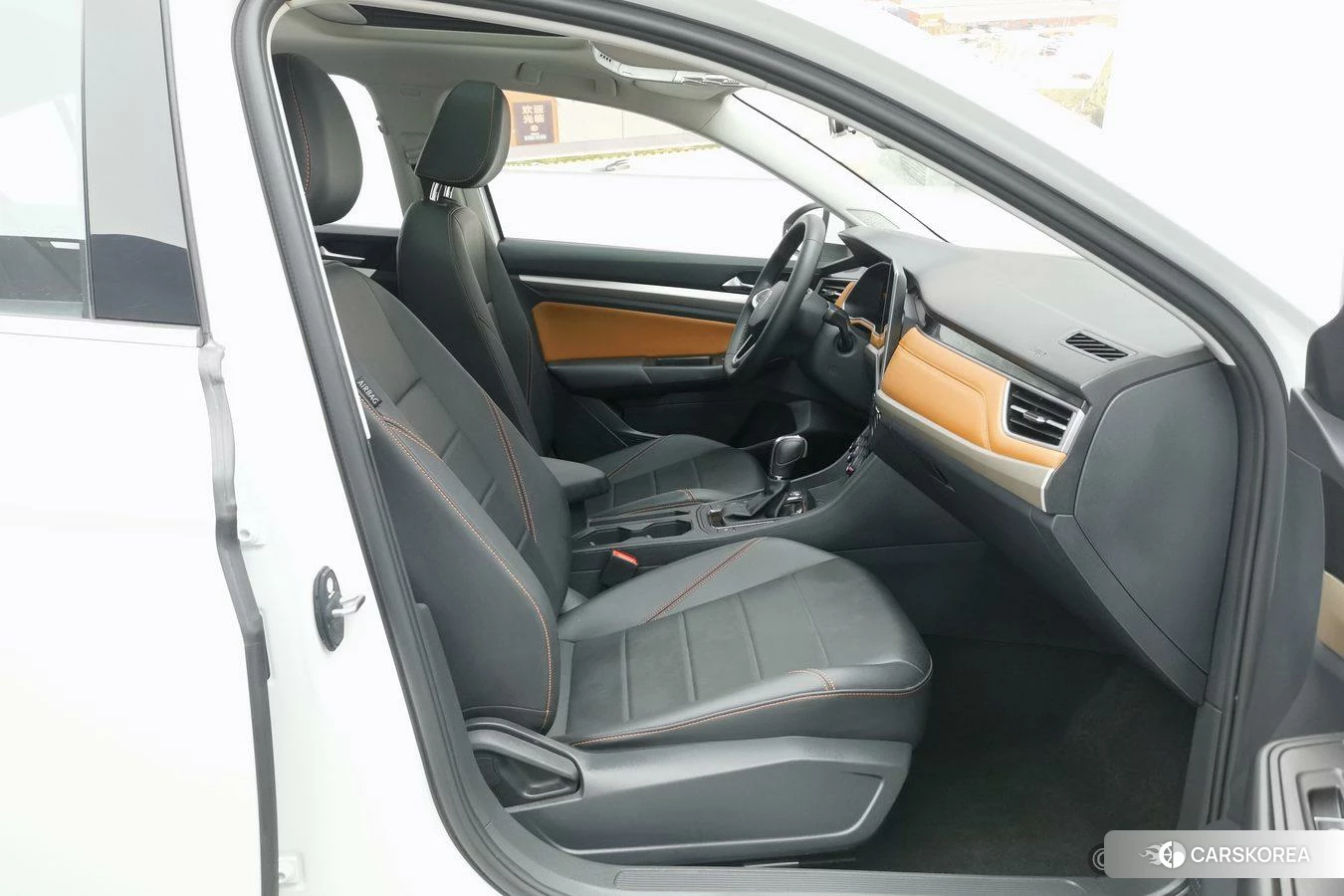 Volkswagen Bora 2023 Белый из Китая, фото 4