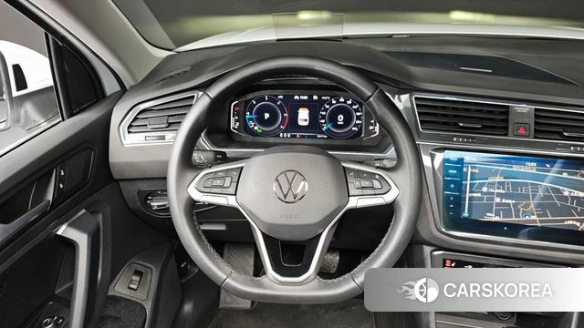 Volkswagen Tiguan second Generation 2023 Белый из Кореи, фото 4