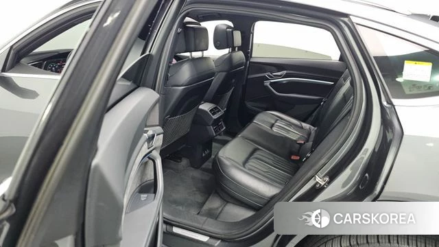 Audi e-Tron 2021 Серый из Кореи, фото 4