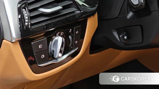 BMW 5 Series (G30) 2018 Белый из Кореи, фото 4