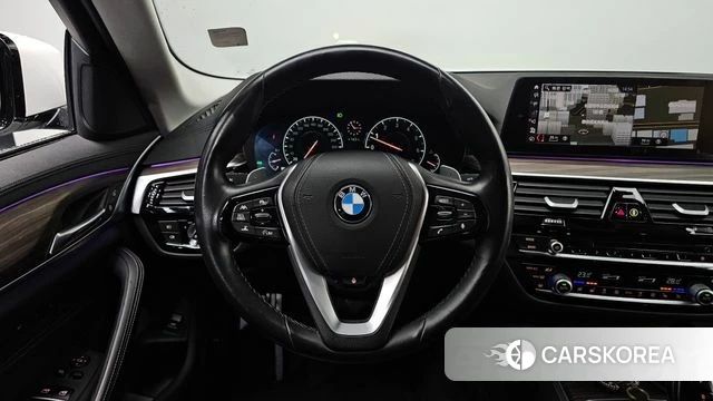 BMW 5 Series (G30) 2019 Белый из Кореи, фото 4