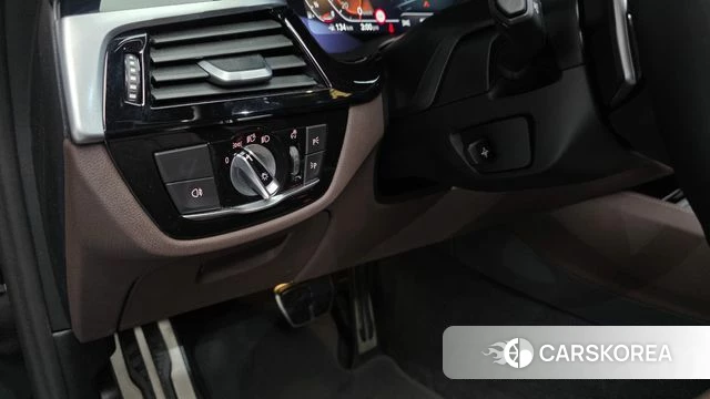 BMW 5 Series (G30) 2023 Черный из Кореи, фото 4