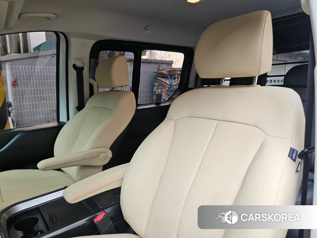 Hyundai The New Staria 2026 Белый из Кореи, фото 4