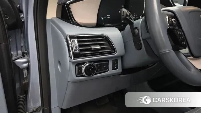 Lincoln Navigator 4th generation 2021 Светло-серебряный цвет из Кореи, фото 4