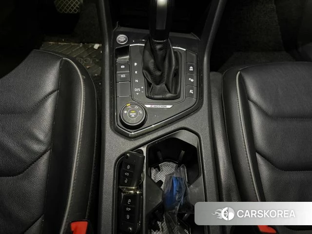 Volkswagen Tiguan second Generation 2020 Белый из Кореи, фото 4
