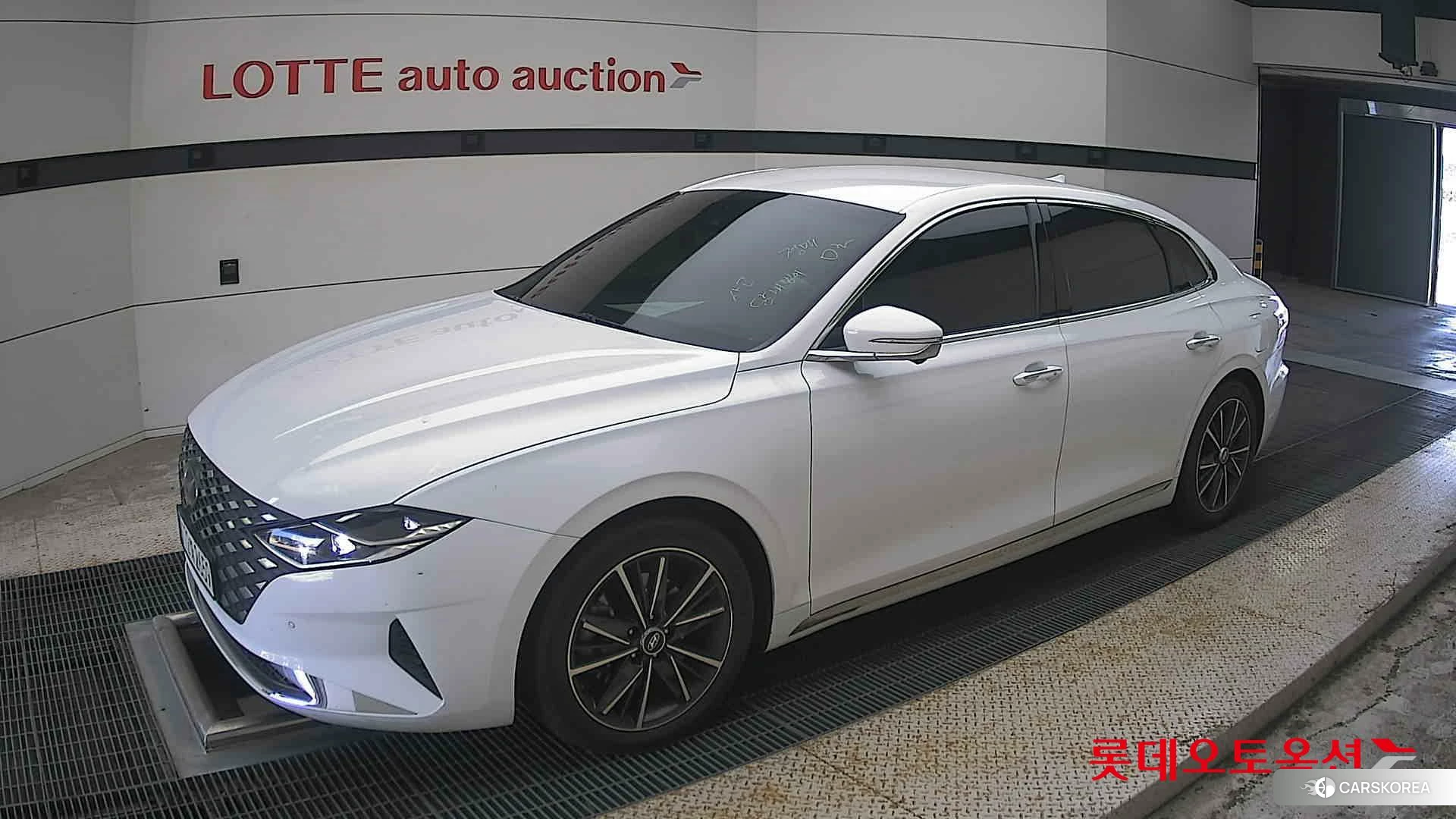 Hyundai Grandeur 2023 Serenity White Pearl (Optional addition) из Кореи, фото 4