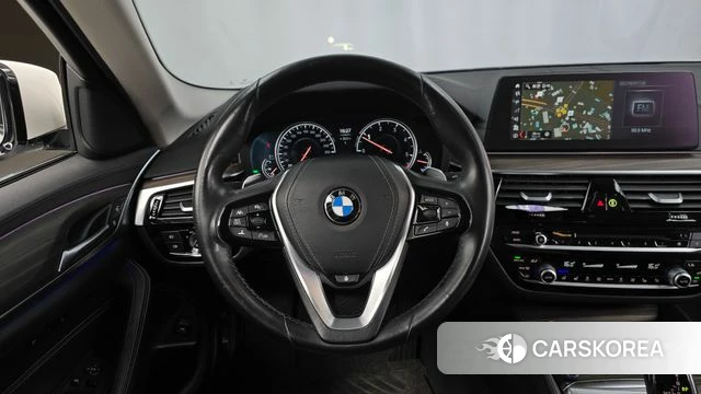 BMW 5 Series (G30) 2018 Белый из Кореи, фото 4