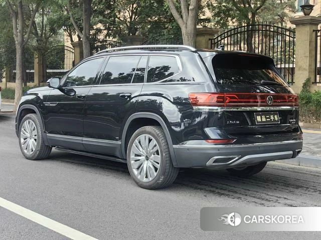 Volkswagen Tourang 2023 Черный из Китая, фото 4