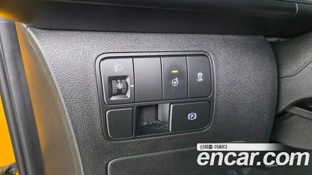 Hyundai Staria 2023 Желтый из Кореи, фото 4