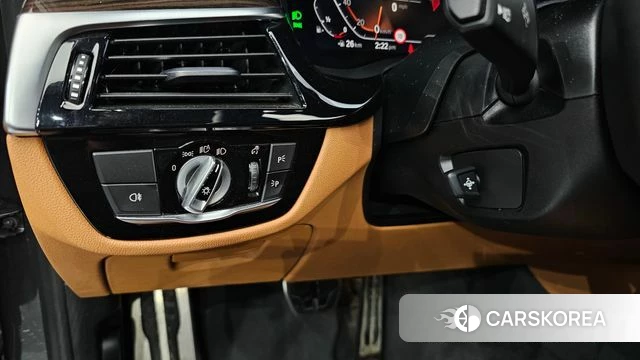 BMW 5 Series (G30) 2020 Серый из Кореи, фото 4