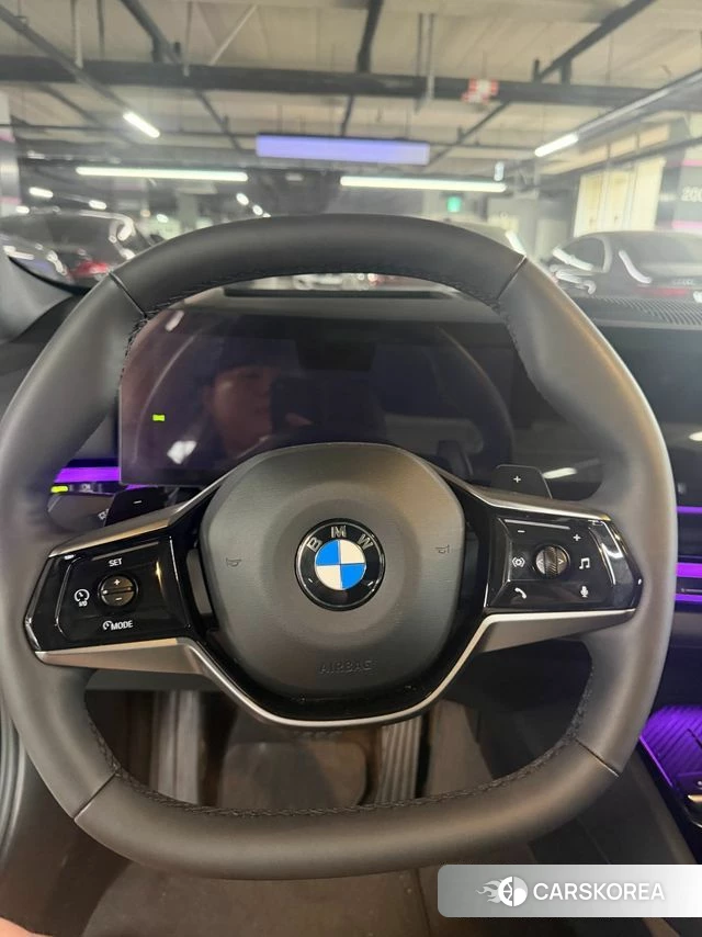 BMW 5 Series (G60) 2025 Черный из Кореи, фото 4