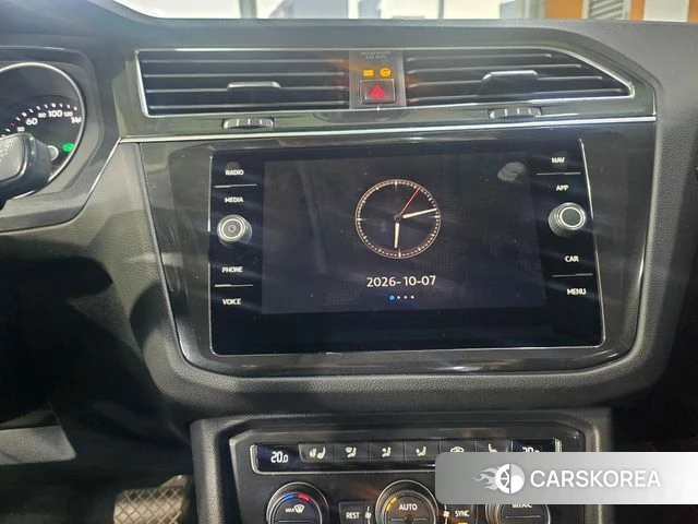 Volkswagen Tiguan second Generation 2018 Серебристо-серый из Кореи, фото 4