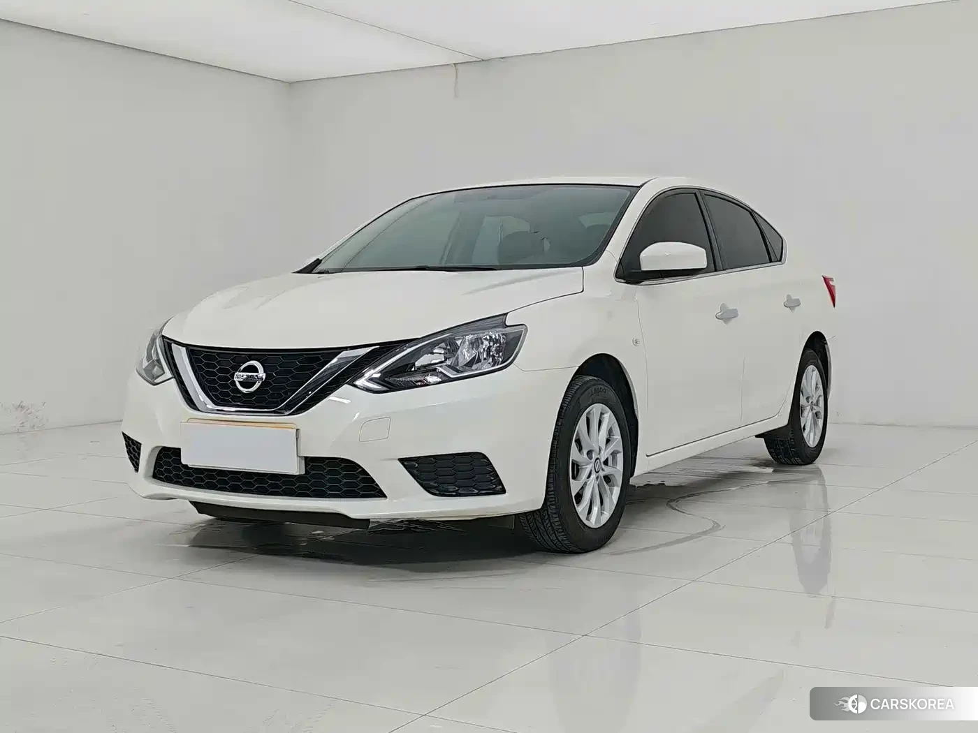 Nissan Sylphy 2023 Белый из Китая, фото 5