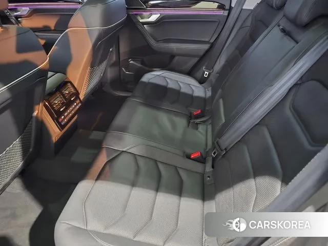 Volkswagen Touareg 3rd generation 2024 Белый из Кореи, фото 4