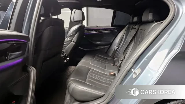 BMW 5 Series (G30) 2018 Серебристо-серый из Кореи, фото 4