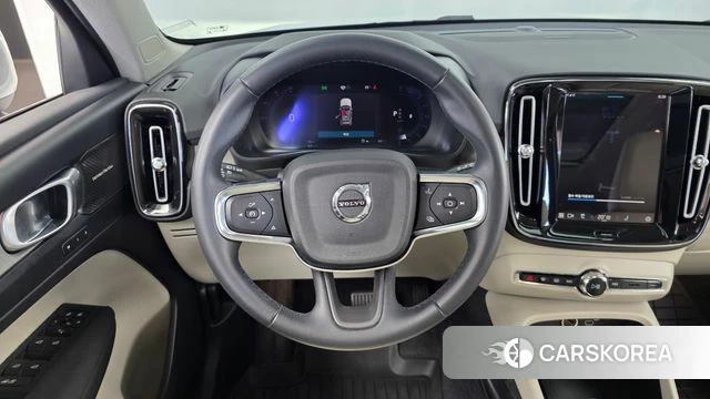 Volvo XC40 2023 Белый из Кореи, фото 4