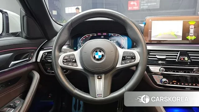 BMW 5 Series (G30) 2022 Белый из Кореи, фото 4