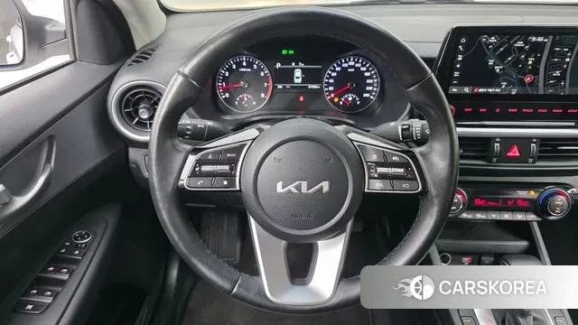 Kia The New K3 2nd generation 2023 Белый из Кореи, фото 4