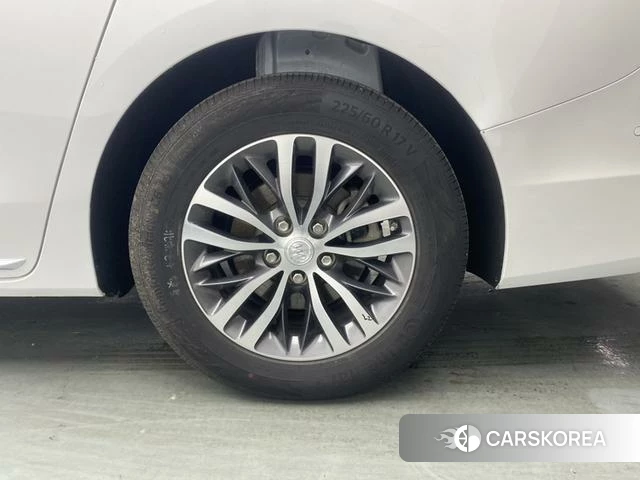 Buick GL8 2024 Белый из Китая, фото 4