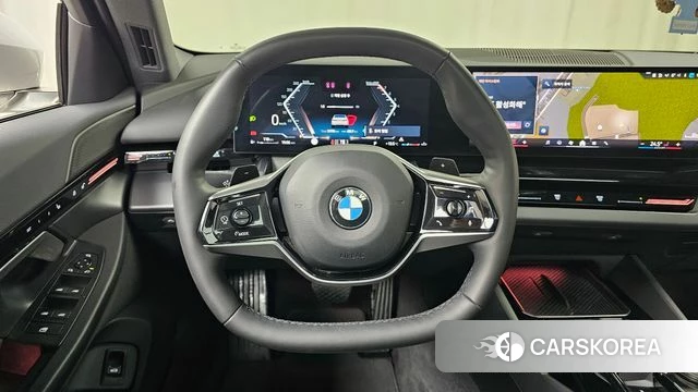 BMW 5 Series (G60) 2024 Белый из Кореи, фото 4