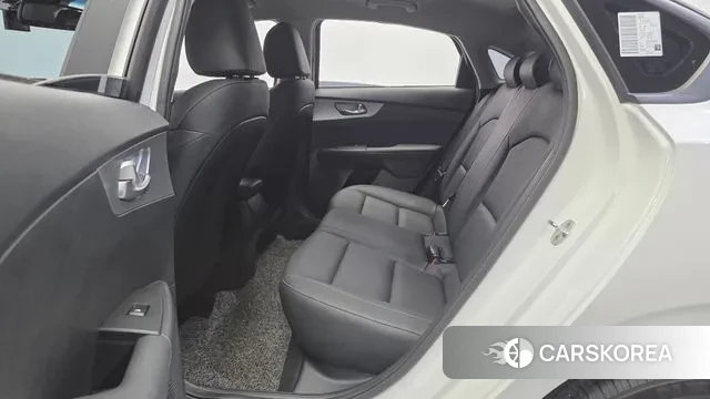 Kia The New K3 2nd generation 2021 Белый из Кореи, фото 4