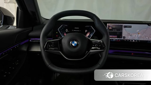 BMW 5 Series (G60) 2025 Серый из Кореи, фото 4