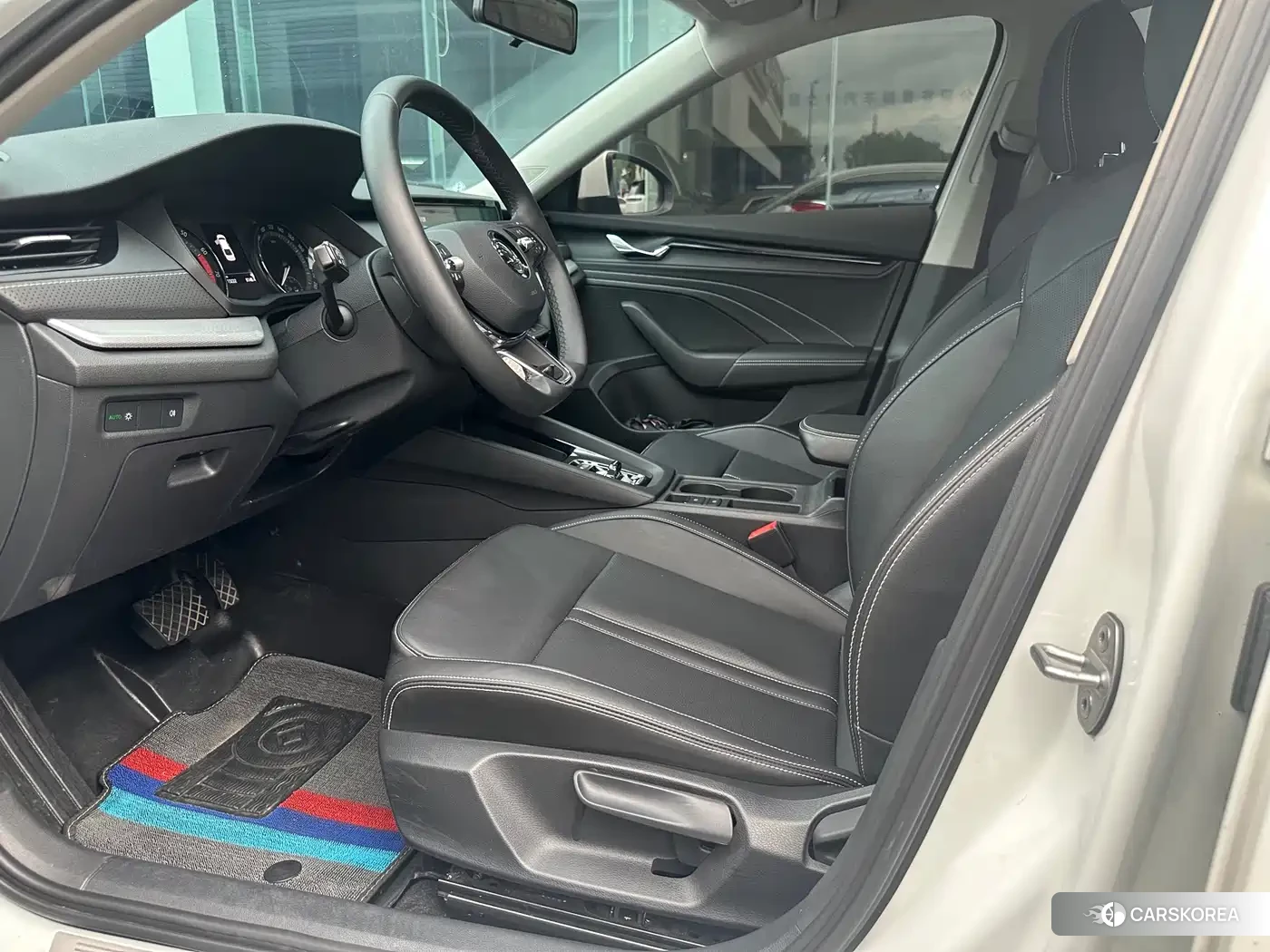 Skoda Octavia 2023 Белый из Китая, фото 4