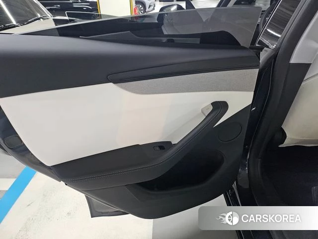 Tesla Model Y 2025 Серый из Кореи, фото 4
