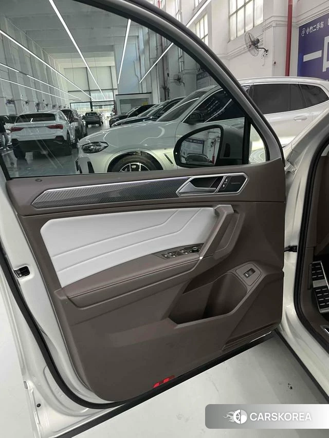 Volkswagen Tiguan L 2021 Серебристо-серый из Китая, фото 4