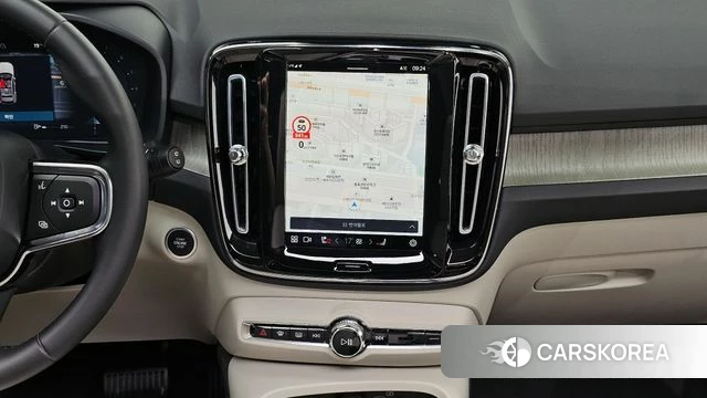 Volvo XC40 2023 Белый из Кореи, фото 4