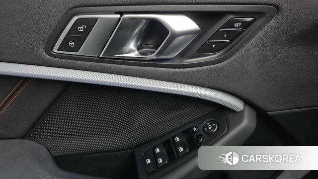 BMW 1 Series (F40) 2021 Черный из Кореи, фото 4