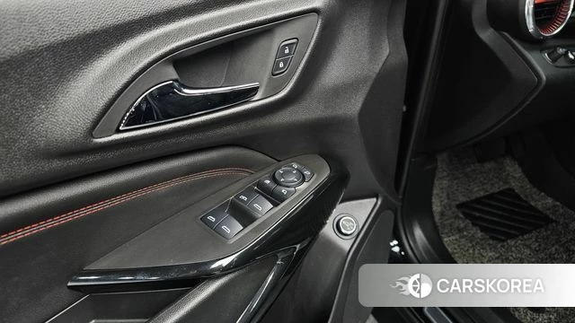 Chevrolet (GM Daewoo) Trax Crossover 2024 Черный из Кореи, фото 4