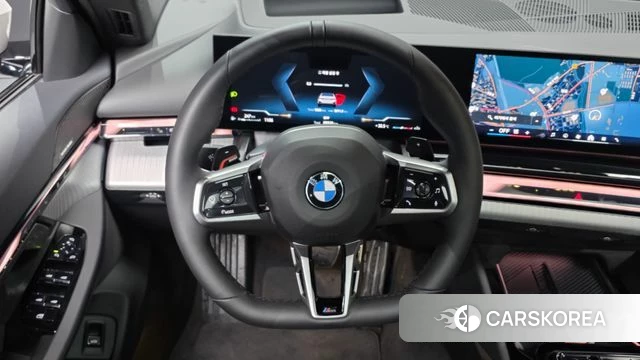 BMW 5 Series (G60) 2025 Белый из Кореи, фото 4