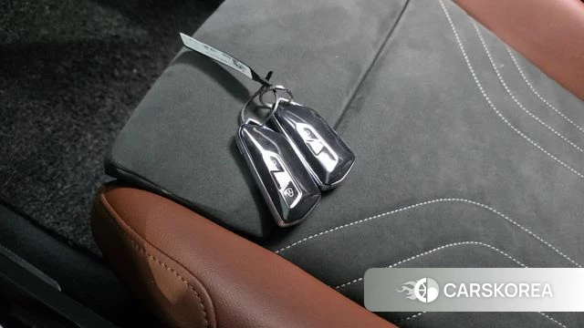 Volkswagen ID.4 2022 Светло-серебряный цвет из Кореи, фото 4