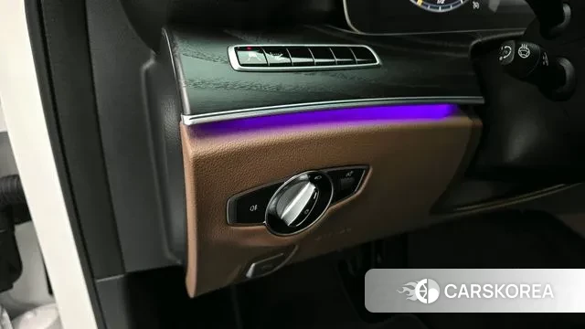 Mercedes-Benz E-Class W213 2019 Белый из Кореи, фото 4