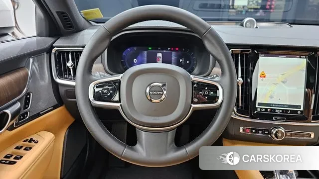 Volvo V90 Cross-Country 2023 Белый из Кореи, фото 4