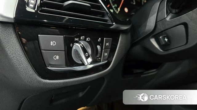 BMW 5 Series (G30) 2019 Серебристо-серый из Кореи, фото 4