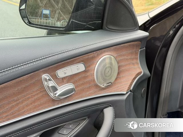 Mercedes-Benz E-class 2022 Черный из Китая, фото 4