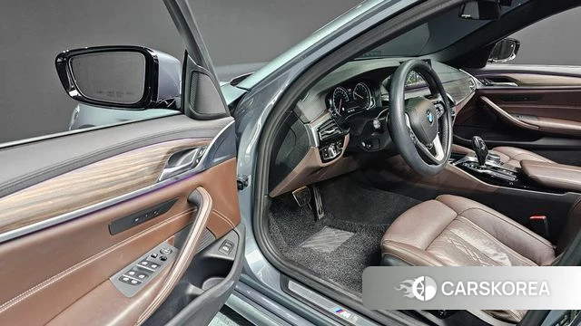 BMW 5 Series (G30) 2018 Серый из Кореи, фото 4