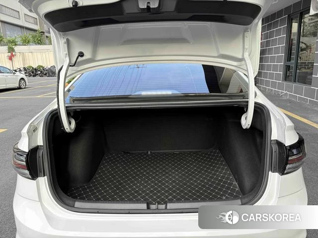 Volkswagen Lavida 2024 Белый из Китая, фото 4